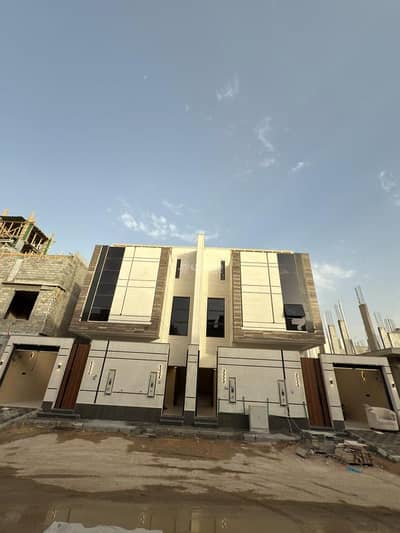 5 Bedroom Villa for Sale in East Riyadh, Riyadh - 5 bedroom villa for sale in Al Janaderiyah, Riyadh