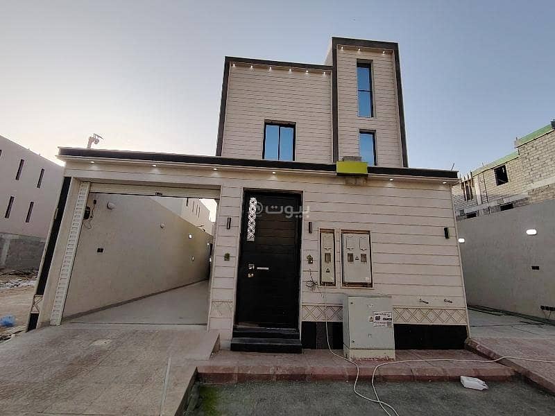 Floor in East Riyadh，Al Janadriyah 5 bedrooms 950000 SAR - 87676789