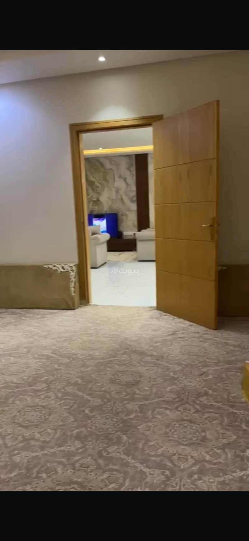للبيع دور مؤسس ثلاث شقق