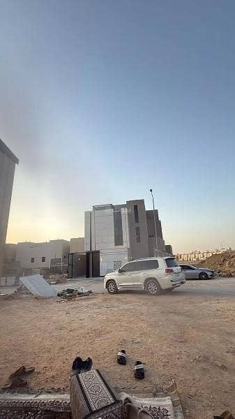 5 Bedroom Floor for Sale in East Riyadh, Riyadh - Floor for sale in  Al Janadriyah, East Riyadh