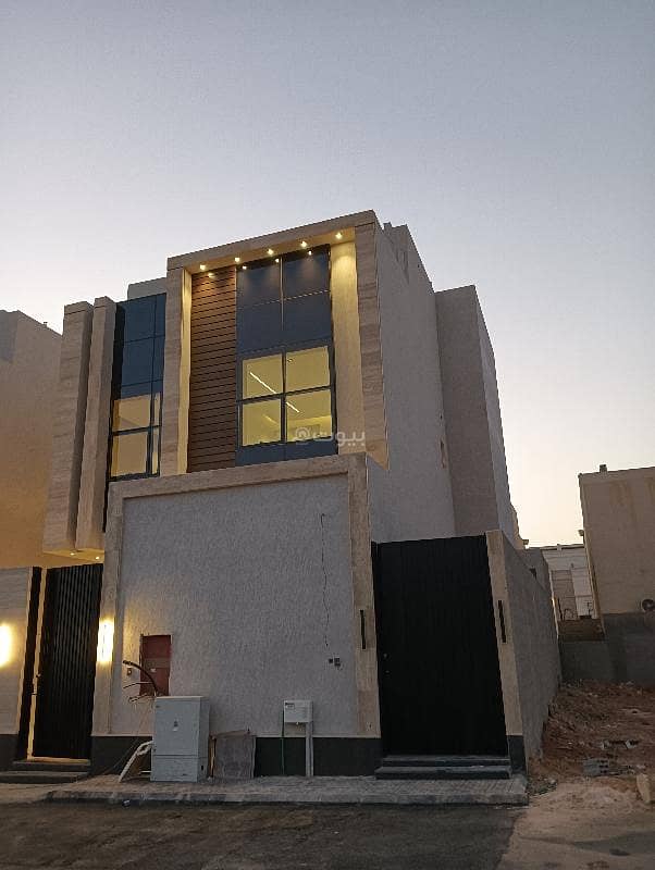 Villa with internal staircase and an apartment