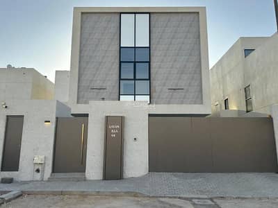 4 Bedroom Villa for Sale in East Riyadh, Riyadh - 4 bedroom villa for sale in Qurtubah district, Riyadh