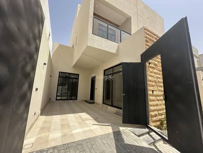 4 Bedroom Floor for Sale in East Riyadh, Riyadh - دور ارضى للبيع بحى الرمال فى افضل موقع فى الرمال