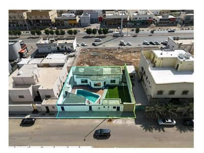 4 Bedroom Rest House for Sale in North Jeddah, Jeddah - A distinctive rest area in Al Rahili (Taybah) with an area of 625 square meters on Al Tajari Street