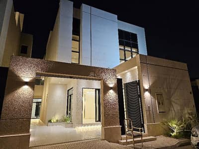 8 Bedroom Villa for Sale in East Riyadh, Riyadh - For those who seek excellence and private residence, a villa with personal finishing, an internal staircase and an apartment in Al Munsiyah neighborho