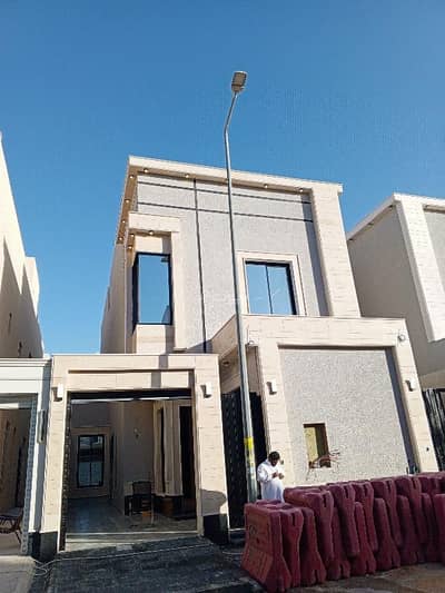 فیلا 8 غرف نوم للبيع في شرق الرياض، الرياض - للبيع فيلا درج داخلي مع شقه بحي الرمال قرب المطار