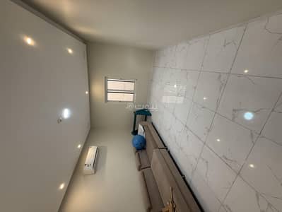 8 Bedroom Floor for Sale in Al Shulah, Dammam - Floor in Al Shulah 8 bedrooms 1600000 SAR - 87679968