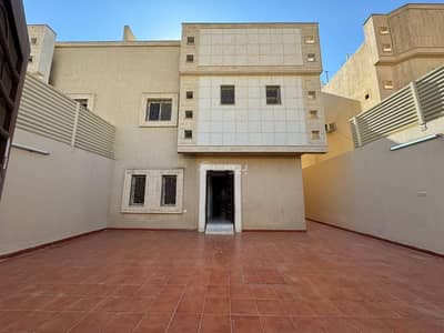 7 Bedroom Villa for Sale in South Riyadh, Riyadh - For sale, a 250 sqm villa with an indoor staircase in Casablanca.