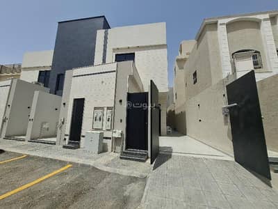 4 Bedroom Floor for Sale in East Riyadh, Riyadh - Floor in East Riyadh，Al Qadisiyah 4 bedrooms 1300000 SAR - 87680078