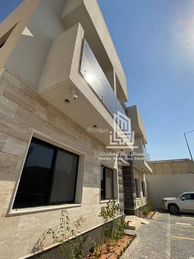 5 Bedroom Apartment for Sale in East Riyadh, Riyadh - Two-story townhouse with a private entrance for sale - Dana B Project