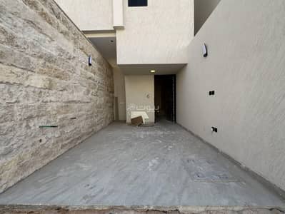 5 Bedroom Floor for Sale in East Riyadh, Riyadh - Upper Floor for Sale in Al Munsiyah, East Riyadh