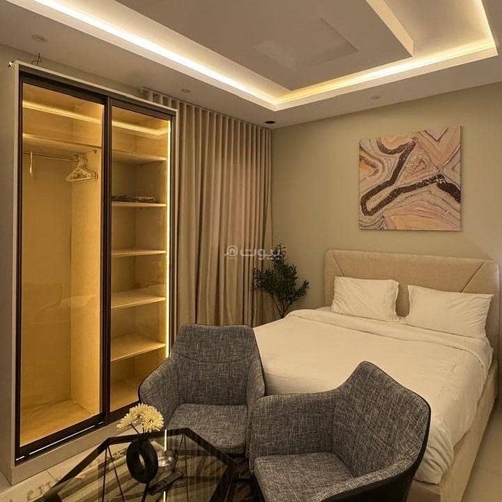 Luxurious studio with a sides and self -entry