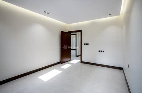 4 Bedroom Flat for Sale in North Jeddah, Jeddah - For sale, a 4-bedroom apartment with 3 bathrooms, a kitchen, and a large front hall with two entrances