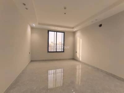 3 Bedroom Flat for Sale in East Riyadh, Riyadh - Apartment for sale with a private roof 200 sqm additional in Al Ramal district at a special price