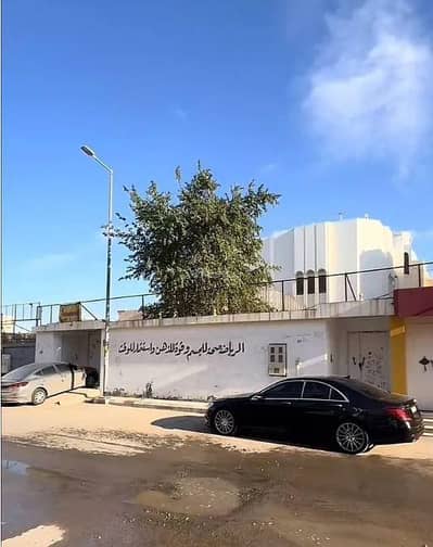 11 Bedroom Villa for Sale in East Riyadh, Riyadh - فيلا للبيع في شارع وادي الزرقاء, حي النهضة, مدينة الرياض
