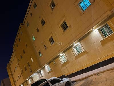 شقة 5 غرف نوم للبيع في غرب الرياض، الرياض - للبيع شقة دورين ظهرة لبن شارع سكاكا مع حوش