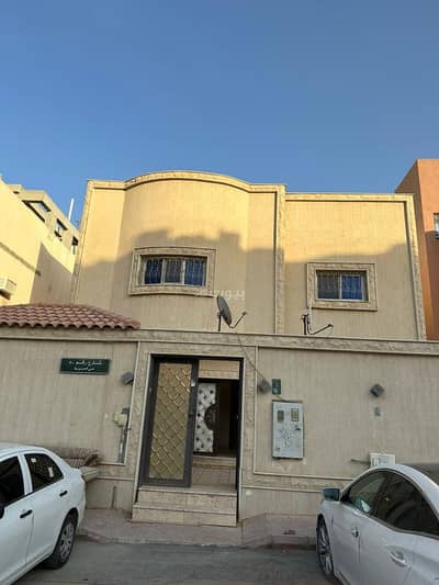 فیلا 9 غرف نوم للايجار في جنوب الرياض، الرياض - فيلا درج داخلي للإيجار  بحي العزيزية