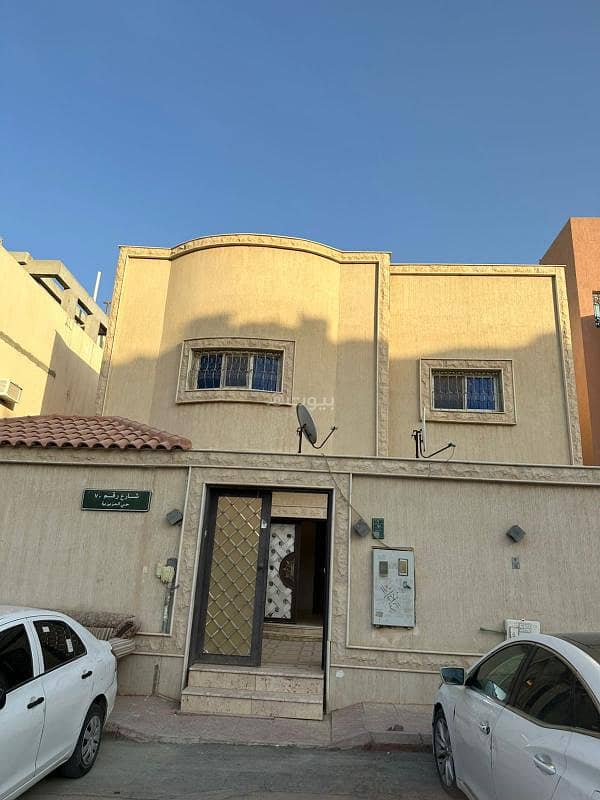 فيلا درج داخلي للإيجار بحي العزيزية فيلا درج داخلي للإيجار بحي العزيزية