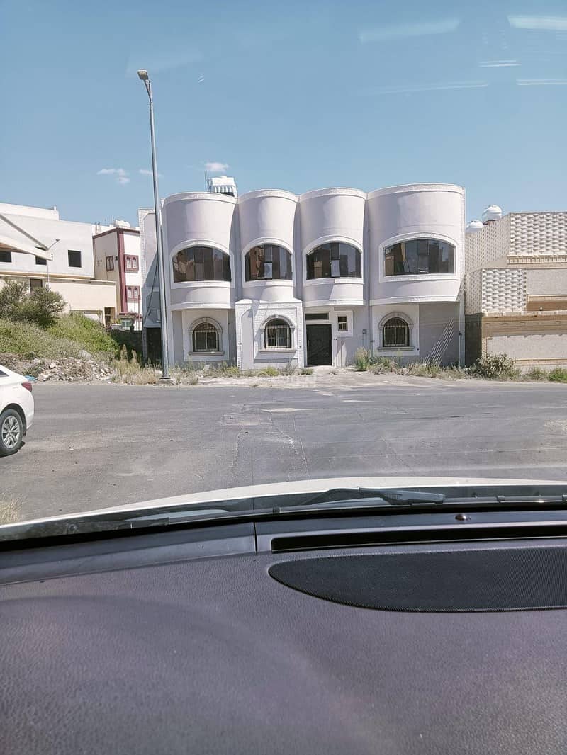 عمارة استثمارية للبيع في أبها – 3 واجهات ودخل شهري عمارة استثمارية للبيع في أبها – 3 واجهات ودخل شهري