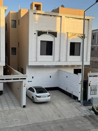 6 Bedroom Floor for Sale in East Riyadh, Riyadh - Floor for Sale in Al Janadriyah, East Riyadh
