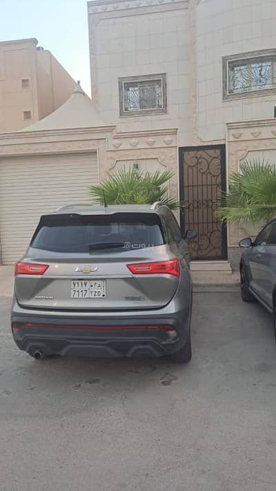 6 Bedroom Villa for Sale in North Riyadh, Riyadh - For sale a used villa in Al-Wadi with 3 electricity meters.