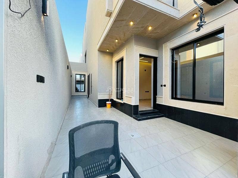 Villa with internal stairs and an apartment for sale in Al Remal, East Riyadh