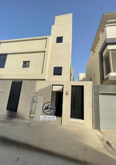 8 Bedroom Villa for Sale in North Riyadh, Riyadh - ✴️ For Sale | Modern Villa with three independent floors and a prime location ✴️