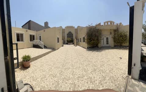 9 Bedroom Villa for Sale in Al Buhairah, Al Khobar - Villa in Al-Buhayra Neighborhood (Al-Nawras)
