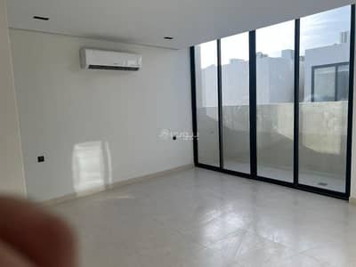 فیلا 5 غرف نوم للايجار في شمال الرياض، الرياض - فيلا للايجار