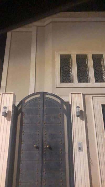 9 Bedroom Villa for Sale in King Fahd, Madina - Villa for sale in King Fahd neighborhood near the airport.