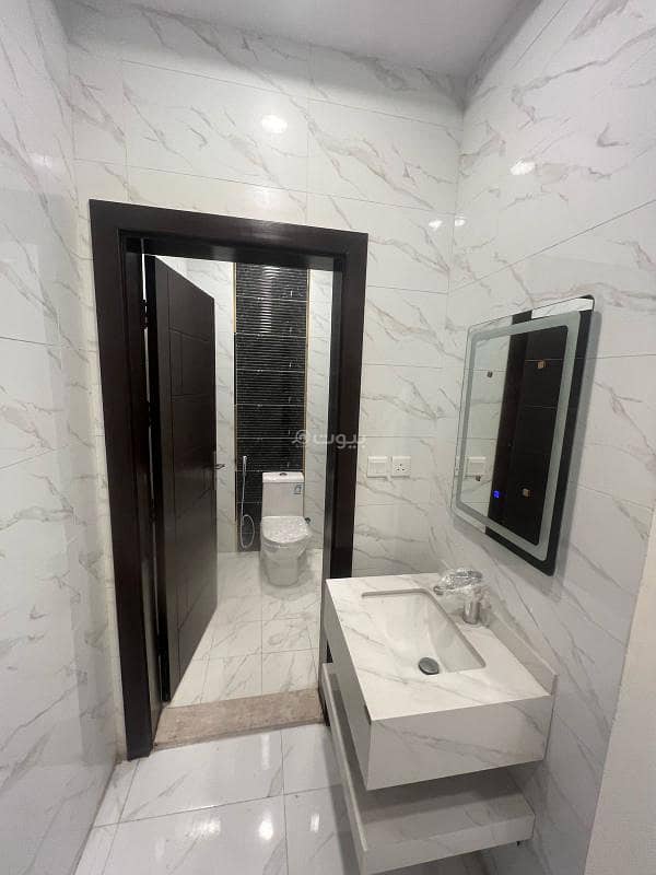 Apartment with 5 bedrooms for sale in Jeddah.