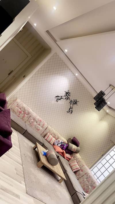 9 Bedroom Villa for Sale in North Riyadh, Riyadh - Villa for sale, a floor of an apartment in Al-Sahafa, Square 2.