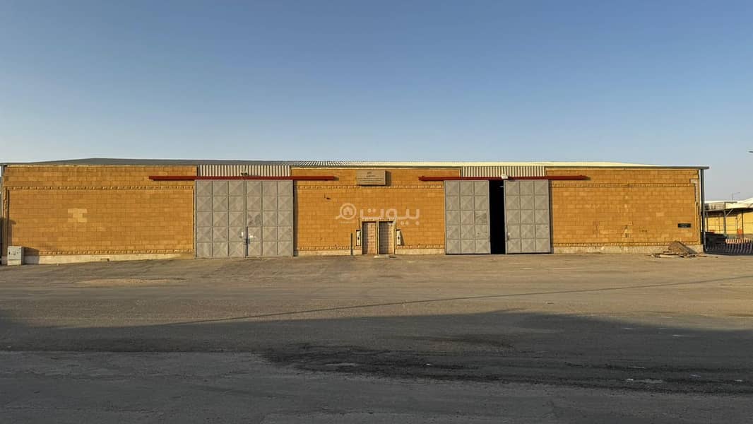 Warehouse with an area of 3000 square meters