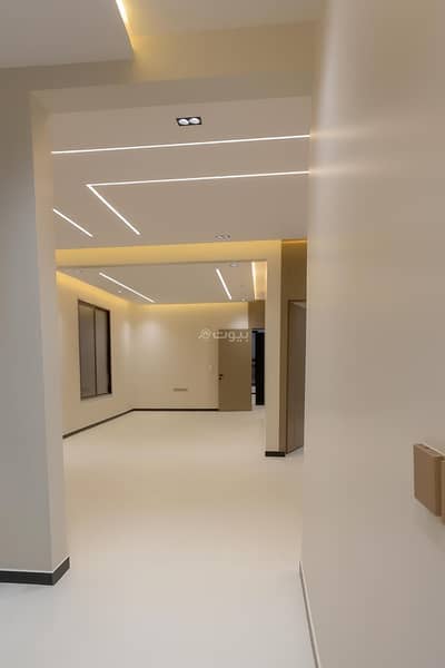 4 Bedroom Floor for Sale in East Riyadh, Riyadh - Floor in East Riyadh，Al Janadriyah 4 bedrooms 580000 SAR - 87683898
