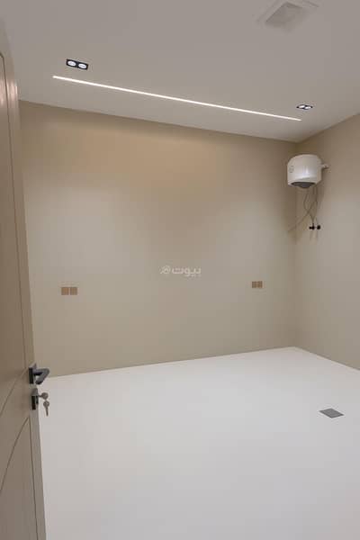 5 Bedroom Floor for Sale in East Riyadh, Riyadh - Floor in East Riyadh，Al Janadriyah 5 bedrooms 580000 SAR - 87683867