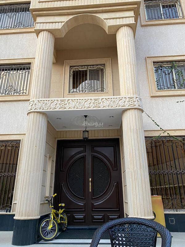 Villa and 7 apartments with 3 facades