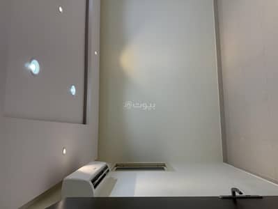 2 Bedroom Apartment for Rent in North Riyadh, Riyadh - For rent: an apartment in Al-Nada neighborhood with air conditioning and a fitted kitchen.