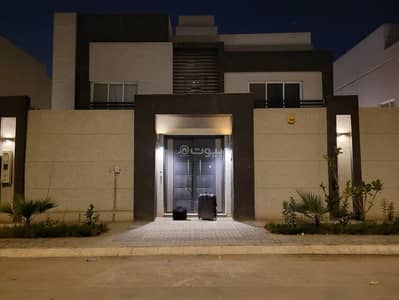 9 Bedroom Villa for Sale in East Riyadh, Riyadh - Villa For Sale in Al Munisiyah, Riyadh