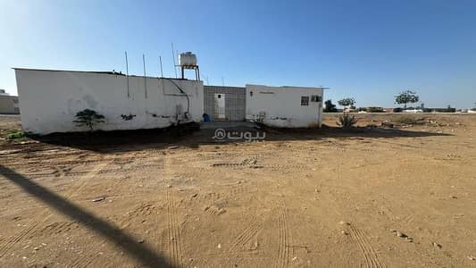 مجمع  للبيع في بلدة ثول، ثول - ارض في ثول عليها مجمع قديم ١٤ غرفه عمال للبيع