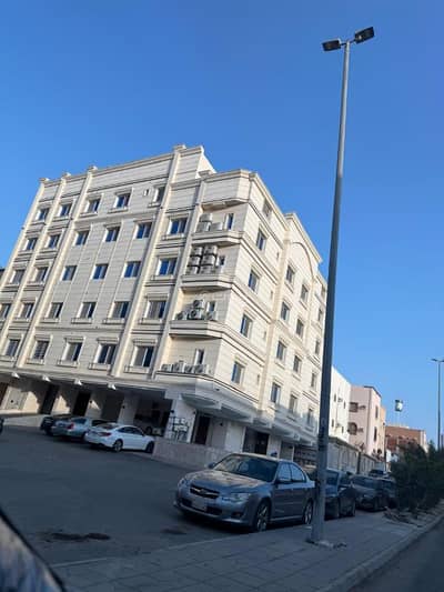 6 Bedroom Flat for Sale in North Jeddah, Jeddah - Rooftop apartment consisting of 6 bedrooms for sale in Al Waha, Jeddah