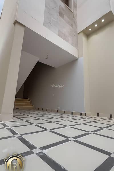 6 Bedroom Floor for Sale in East Riyadh, Riyadh - Floor in East Riyadh，Al Janadriyah 6 bedrooms 750000 SAR - 87681027