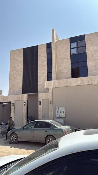 دور 3 غرف نوم للبيع في شرق الرياض، الرياض - ادوار فاخرة للبيع في حي الجنادرية