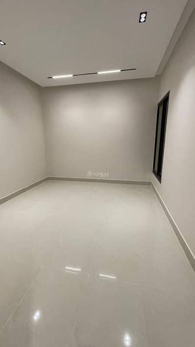 6 Bedroom Floor for Sale in East Riyadh, Riyadh - A 6-bedroom apartment for sale in Al Janadriyah, Riyadh