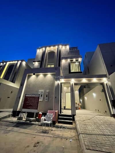 7 Bedroom Floor for Sale in East Riyadh, Riyadh - A 7-bedroom apartment for sale in Al Janadriyah, Riyadh