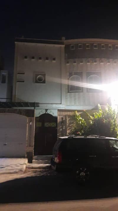 فیلا 9 غرف نوم للايجار في غرب الرياض، الرياض - فيلا للإيجار في طويق، الرياض