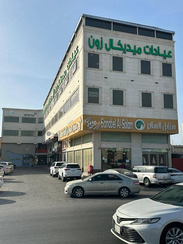 Commercial building for sale on Khalid bin Al-Walid Street in Al-Rakah, excellent location, good income.