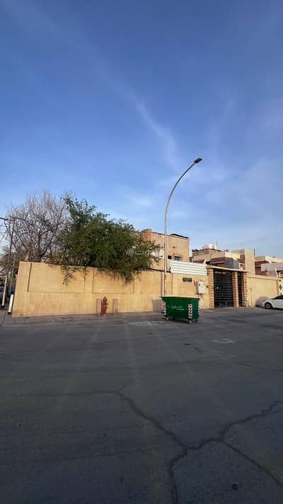 Land for Sale in West Riyadh, Riyadh - Old villa for sale