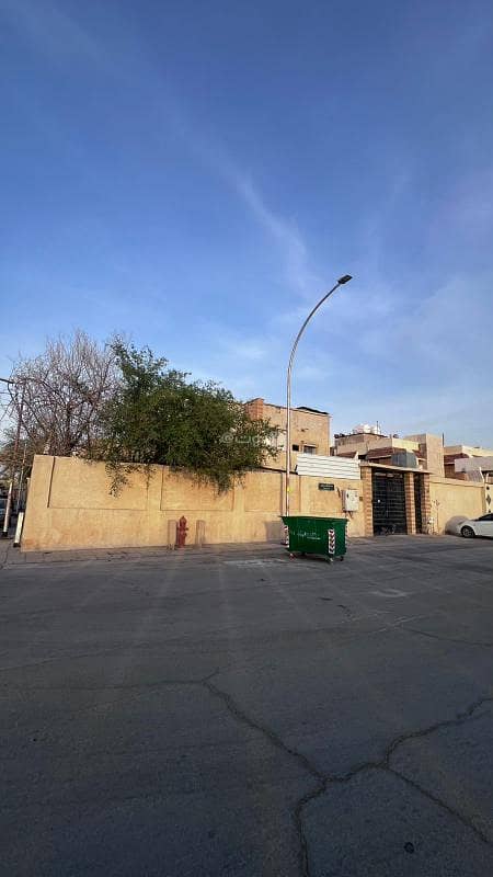 Old villa for sale