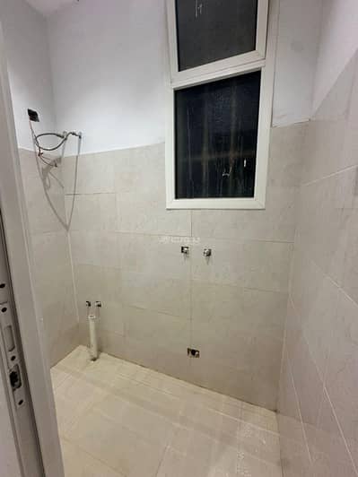 5 Bedroom Villa for Rent in East Riyadh, Riyadh - 5-bedroom apartment for rent in Al Bayan neighborhood