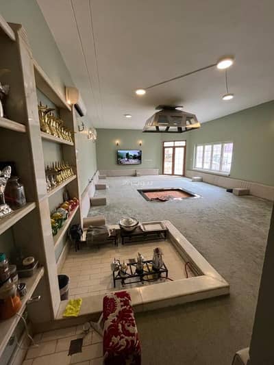 10 Bedroom Villa for Sale in North Riyadh, Riyadh - Residential villa for sale in the shape of a miniature palace